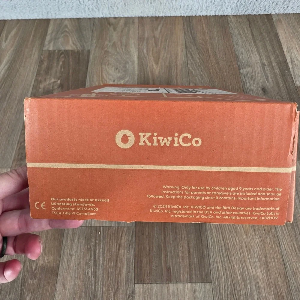 KiwiCo Labs Hover Disc Arena STEM Science Kit Engineering Project Ages 9-12